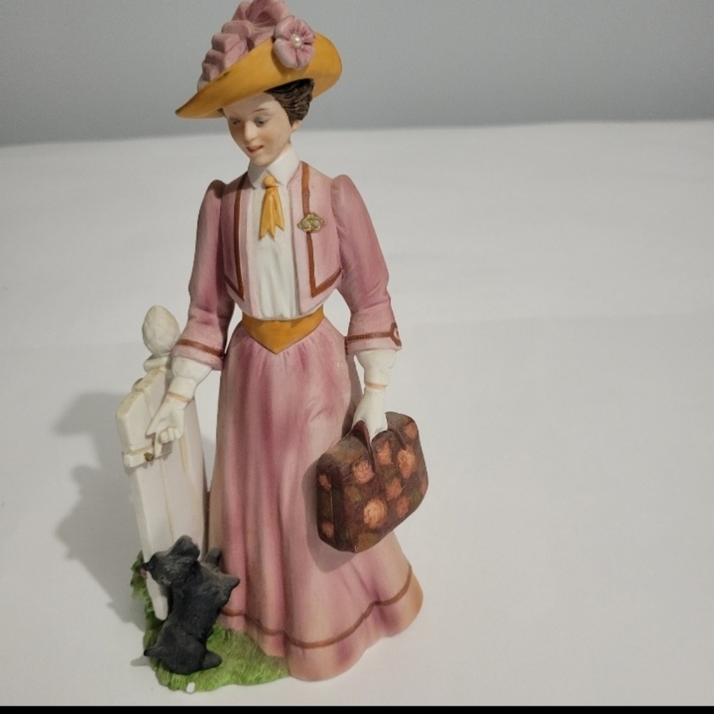 Vintage Avon 1983 Albee Figurine
